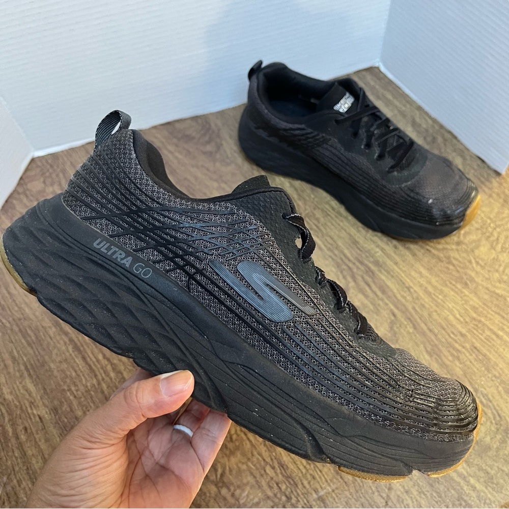 Skechers Ultra Go Run Max Cushion Running Shoe Black Sneakers Size 10